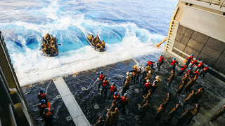 Cool photo: Boarding an amphibious assault ship seems like a lot of fun